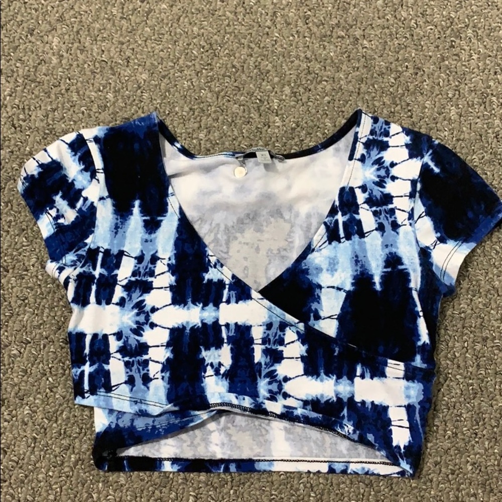 Tie die blue black and white skin tight crop top